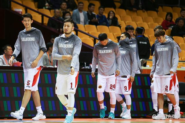 三亿体育体育app下载地址-双外援组合带领球队获得胜利