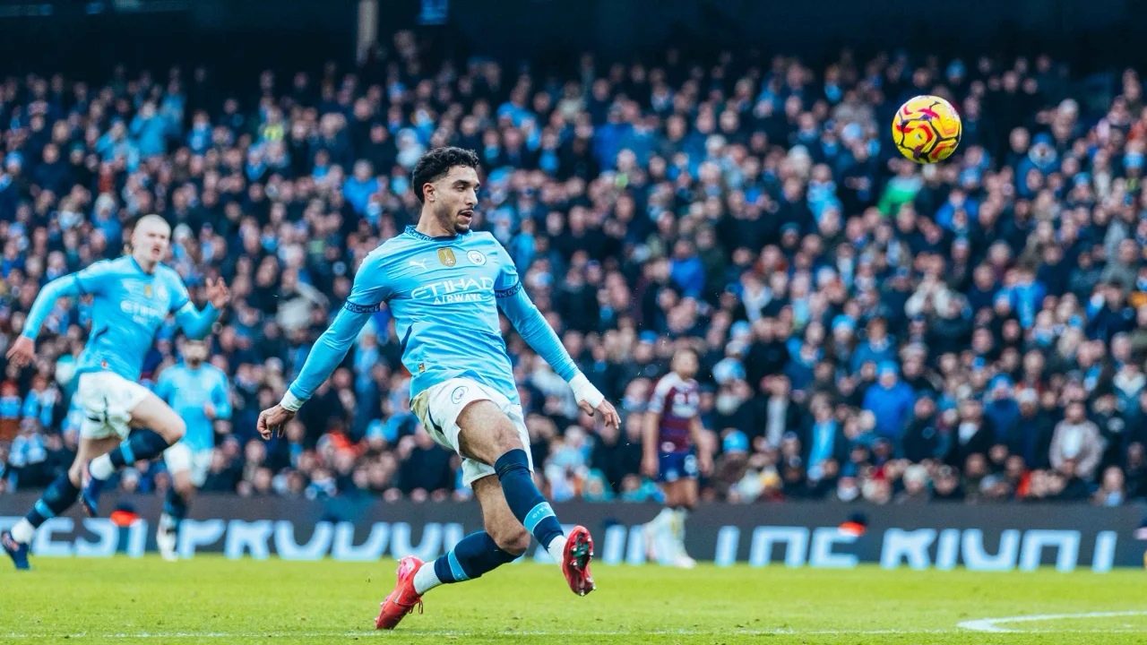 包含曼城中场攻防俱佳,被看做比赛胜利的关键的词条 包含曼城中场攻防俱佳,被看做比赛胜利的关键的词条