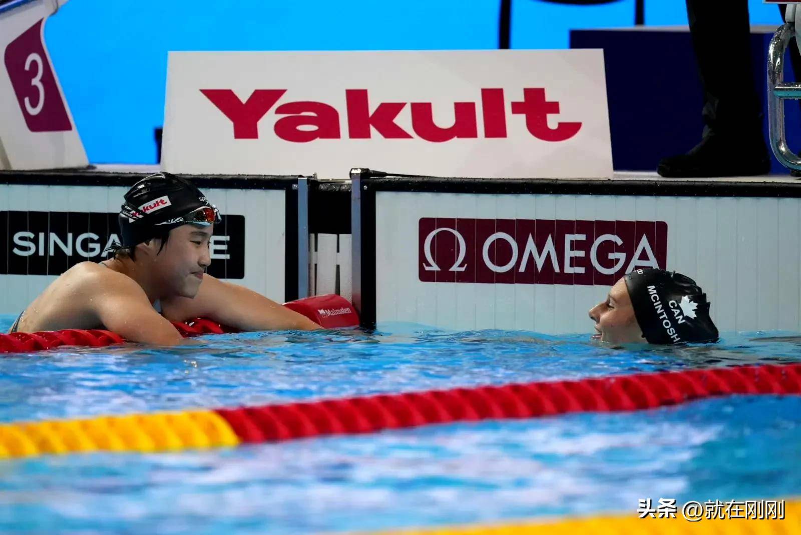 澳大利亚游泳队夺得接力金牌，掀起狂欢的简单介绍