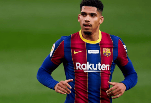 三亿体育体育登录-巴塞罗那主帅赞扬球员表现，夺得三分