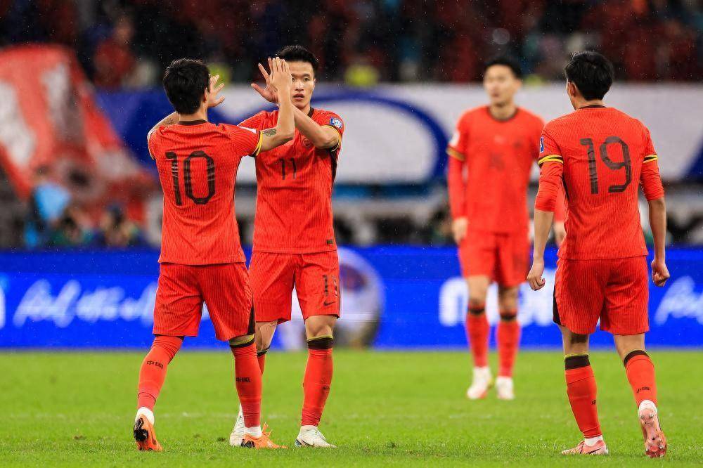 足球局势白热化，每一场比赛都扣人心弦的简单介绍