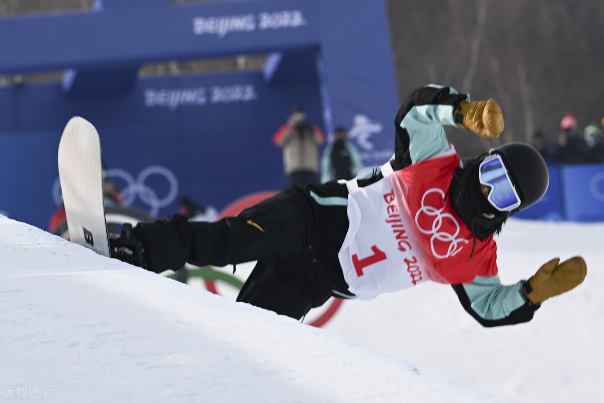 三亿体育体育官网app-意大利游泳名将斩获奖牌，实力强劲