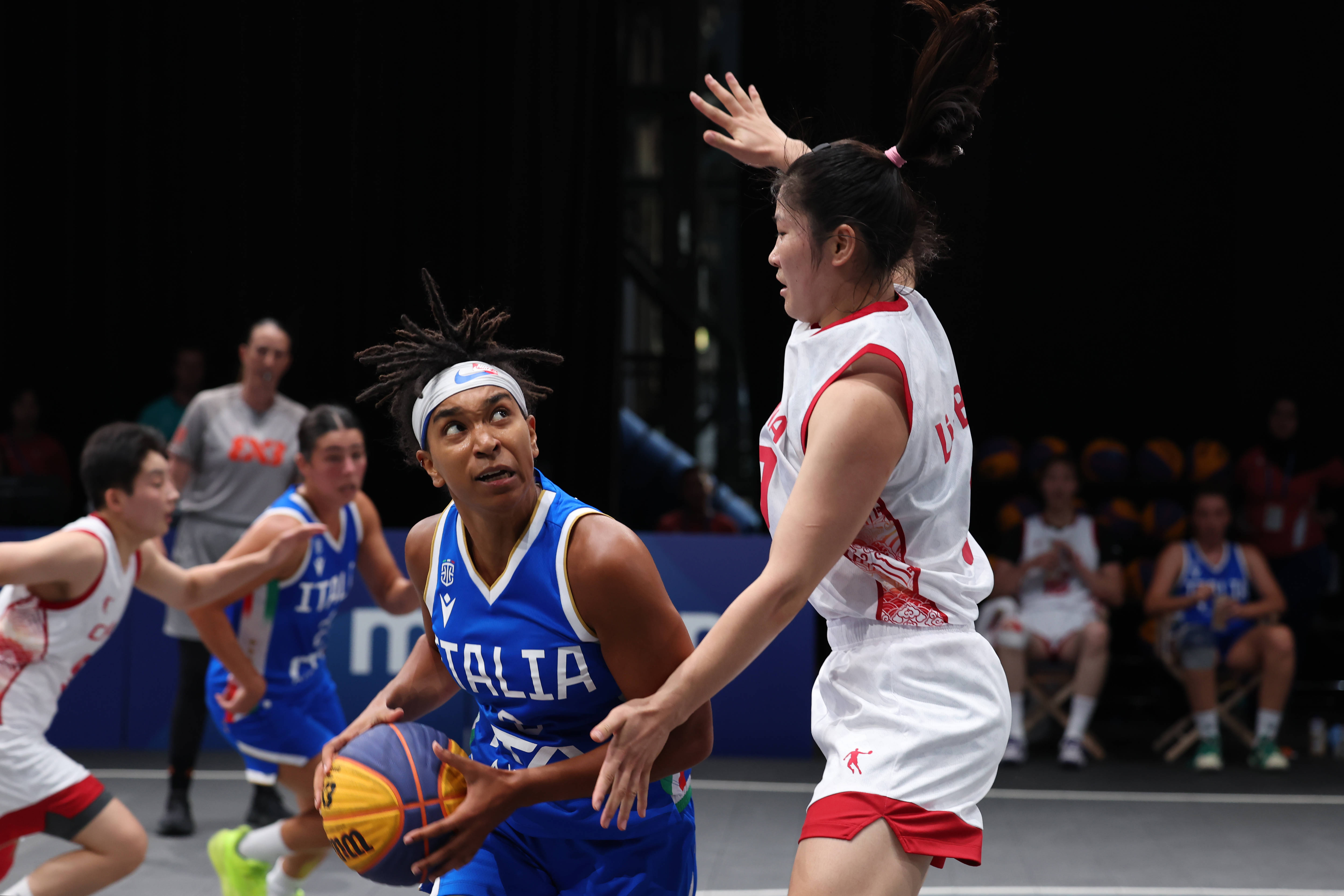 三亿体育体育登录入口-包含体育明星参加篮球慈善赛，投入公益活动的词条