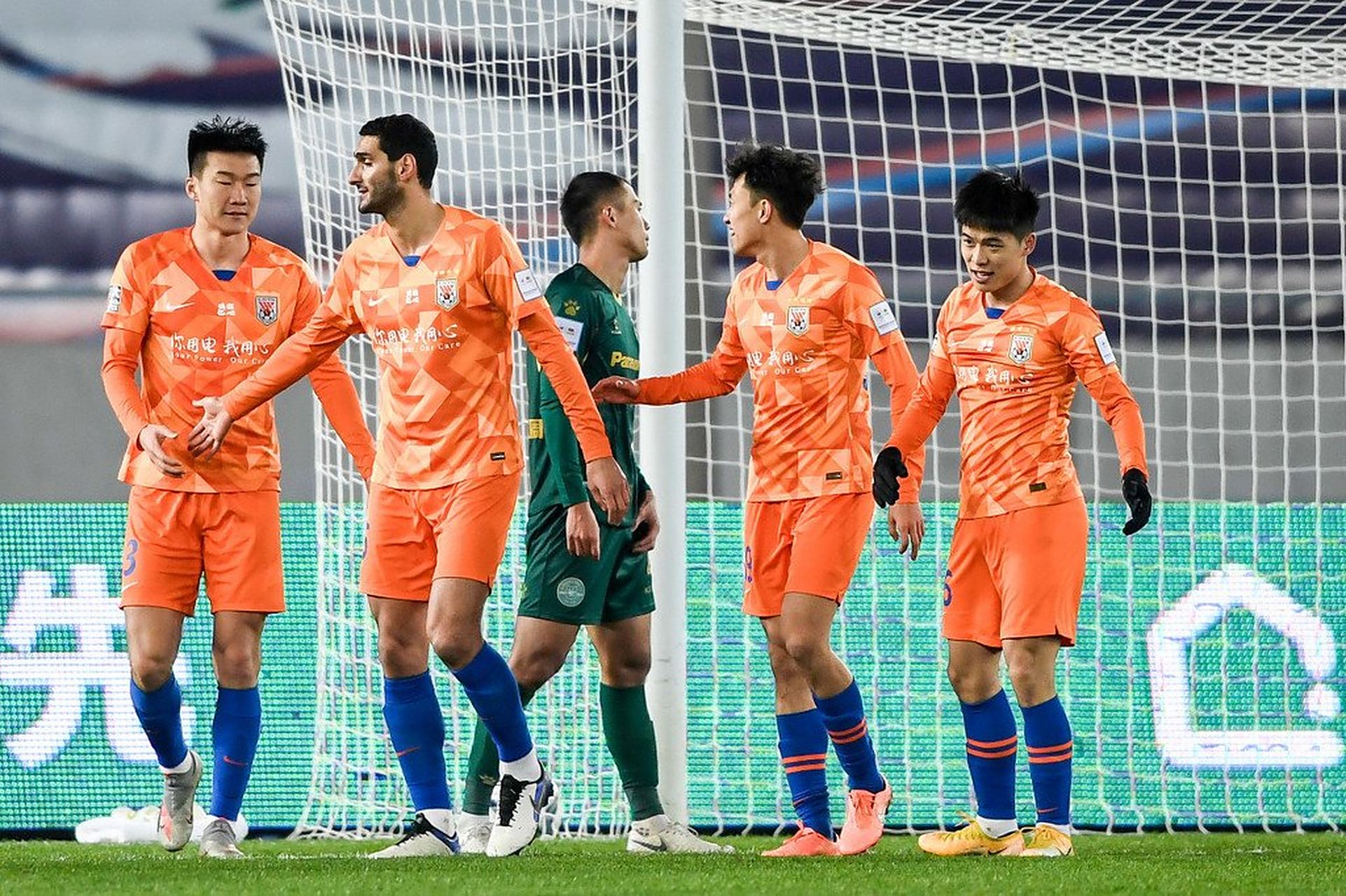 绿城主场大胜鲁能,豪取三分的简单介绍 绿城主场大胜鲁能,豪取三分的简单介绍