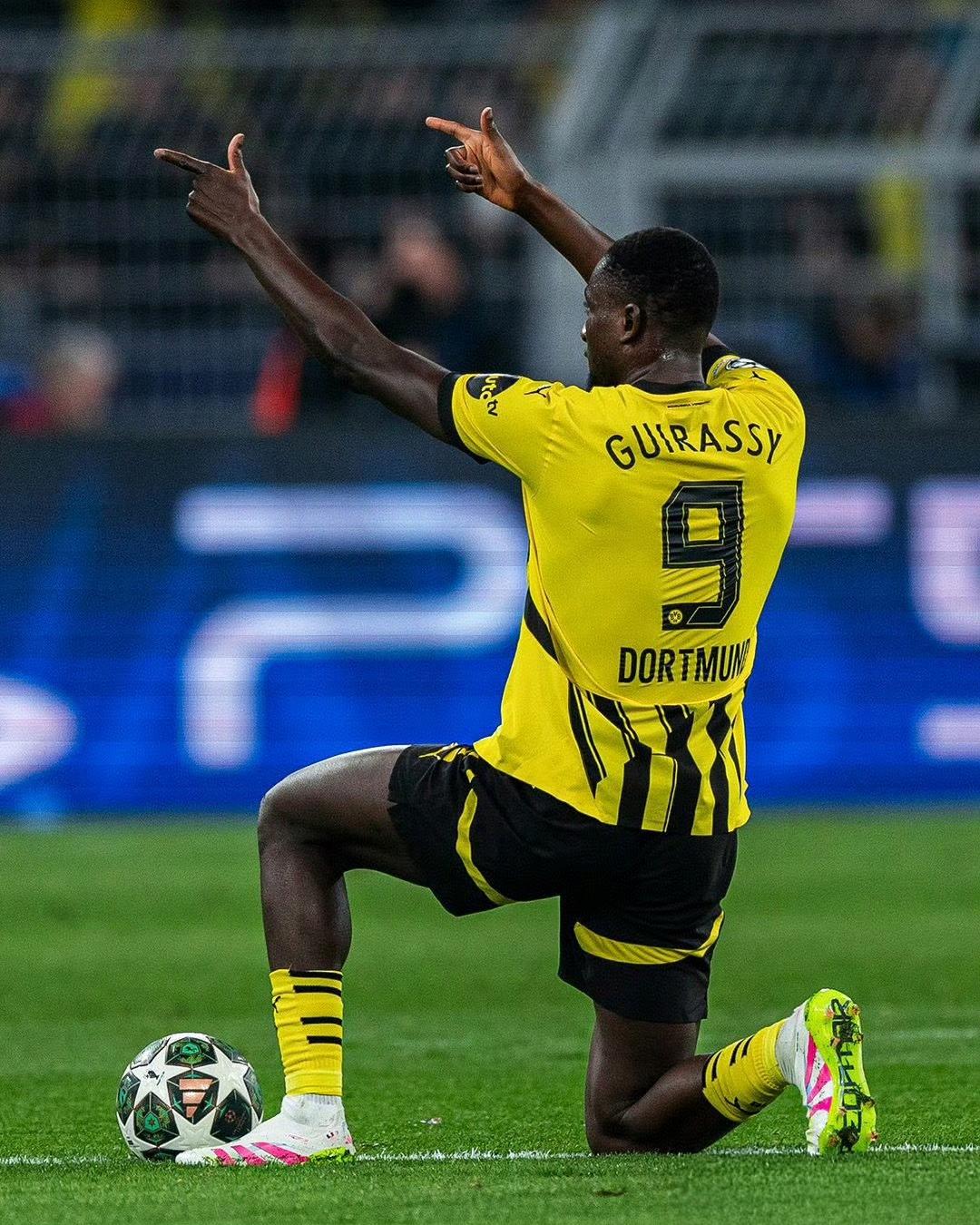 AC米兰宣布签下尤文图斯前锋C罗,引爆转会市场狂潮的简单介绍 AC米兰宣布签下尤文图斯前锋C罗,引爆转会市场狂潮的简单介绍