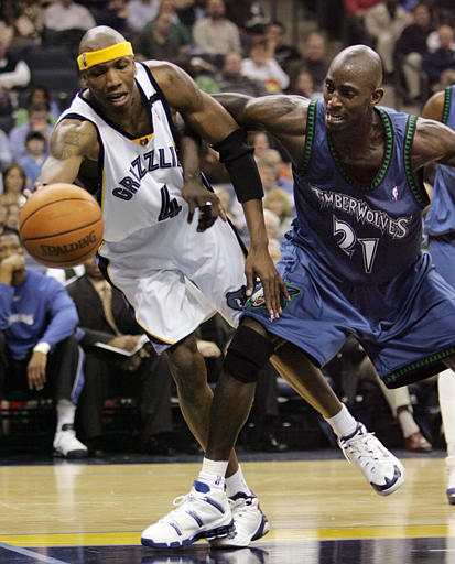 三亿体育体育官方入口-关于小牛不敌雄鹿，遭遇季后赛前挑战脆弱的信息