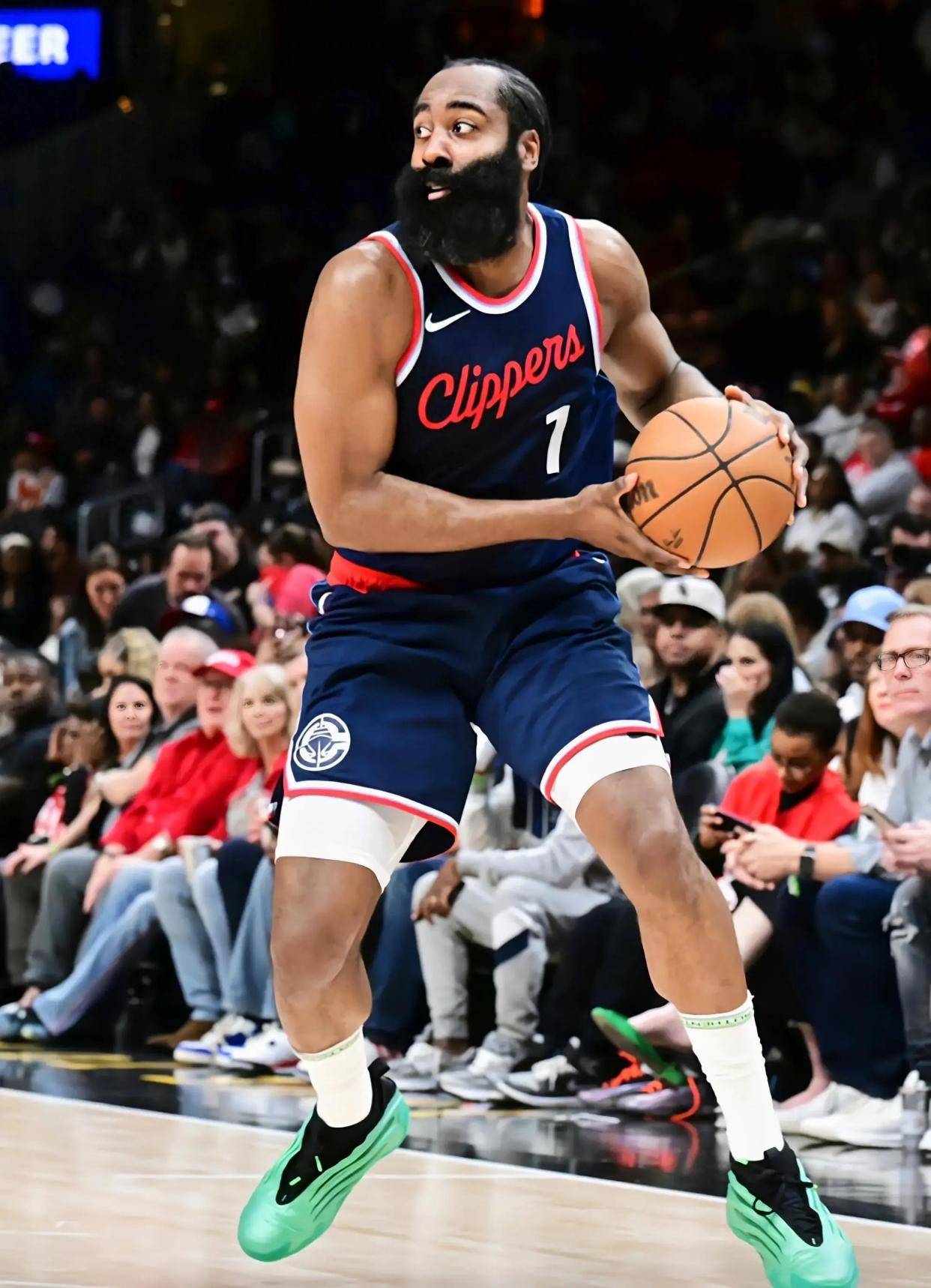 快船主场大胜鹈鹕，扩大胜场