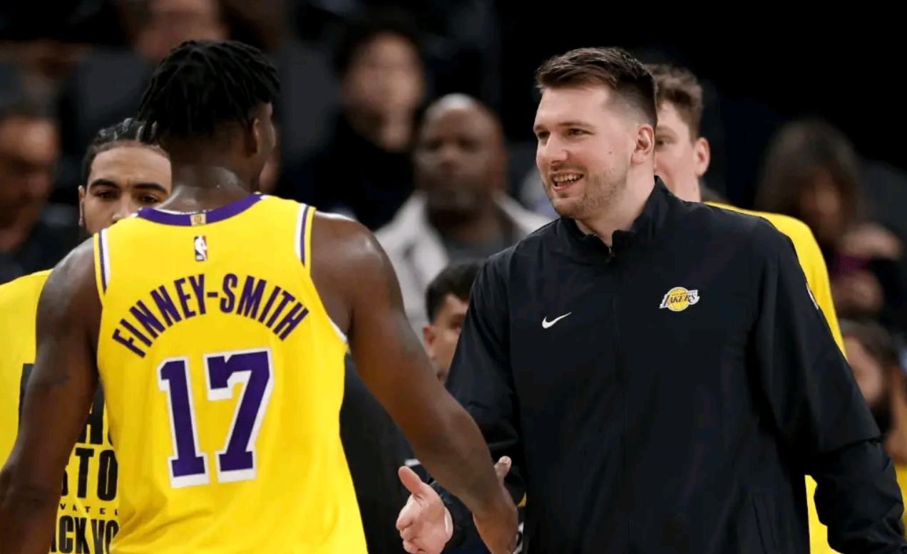 爵士险胜灰熊,豪取三连胜 爵士险胜灰熊,豪取三连胜