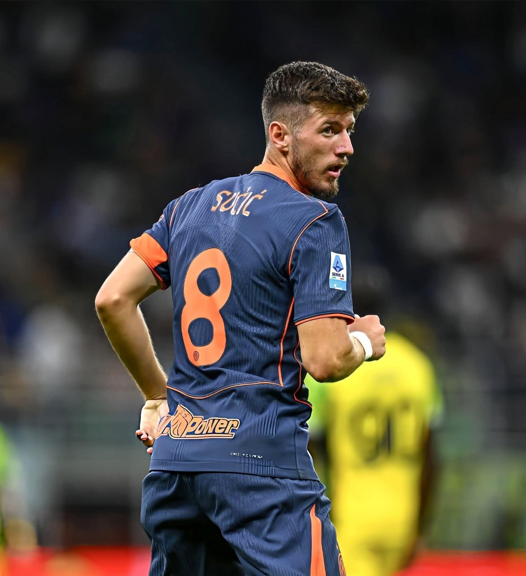 包含萨索洛击败克罗托内，保持领先优势的词条