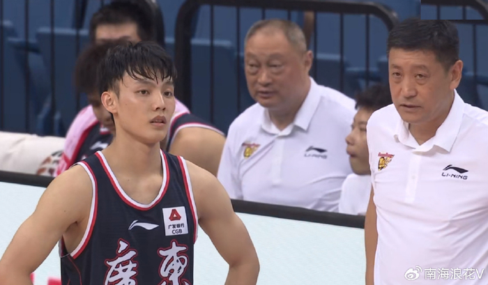 三亿体育体育教练-包含山西队在比拼中表现出色，今夜抢得胜利的词条